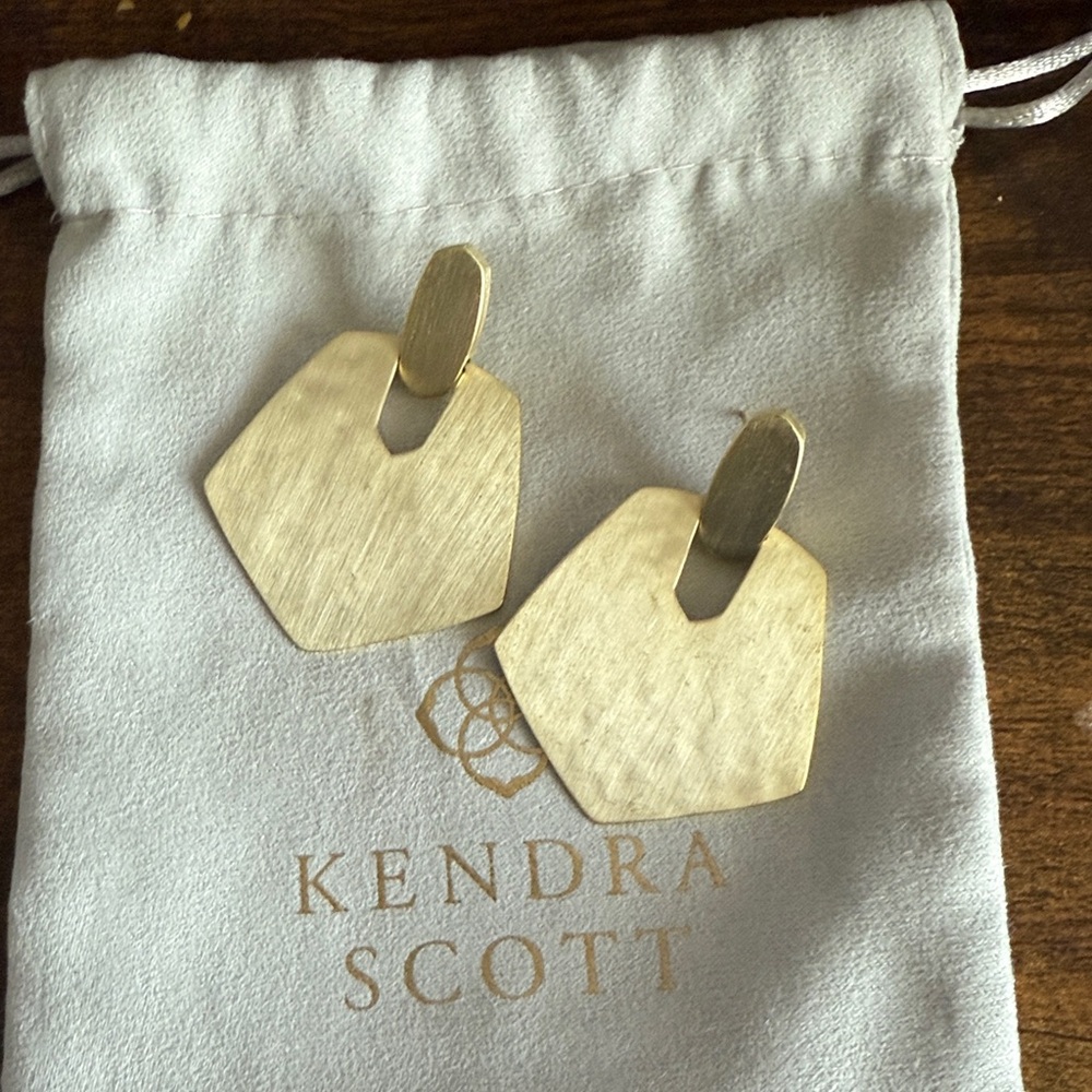 Kendra Scott Finch earring in Gold